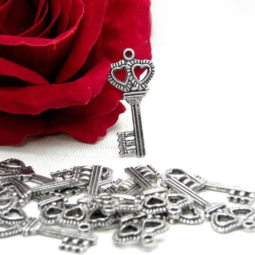 Clé stylisée argentée, clé coeur argenté, clé cœur stylisée,  clé de l'amour, clé baroque argentée, pendentif clef, breloque clé, clé, clef