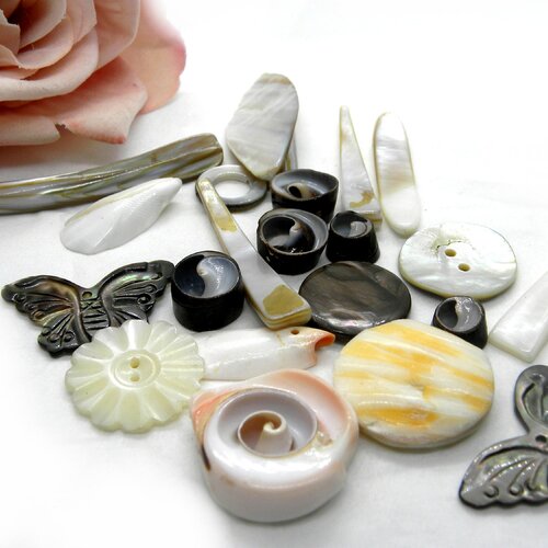 Assortiment de perles en nacre, perles différentes tailles, lot de perles, perle nacre bâton, bâton de nacre, lot de nacre, perle nacre
