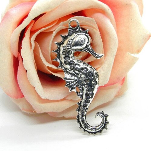 Pendentif hippocampe argenté, pendentif métal argent, pendentif en bronze, pendentif hippocampe, pendentif marin, hippocampe, cheval de mer