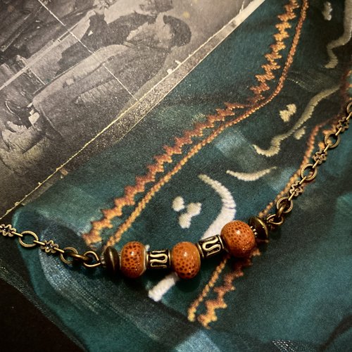 Collier perles de terracotta orange fait main raz le cou créateur