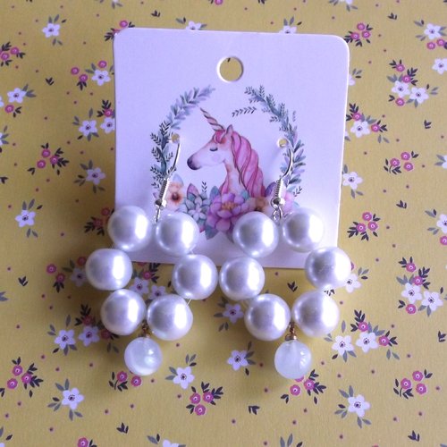 Boucles d'oreilles façon créoles avec perles de verre et perles opales