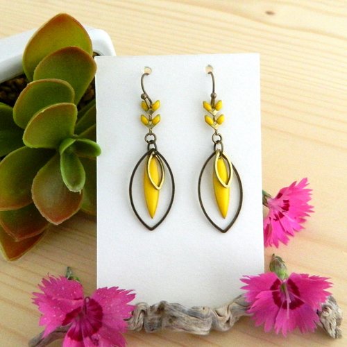 Boucles d'oreilles graphiques et lumineuses
