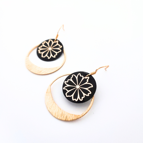 Boucles d'oreilles fleurs dorées et noires
