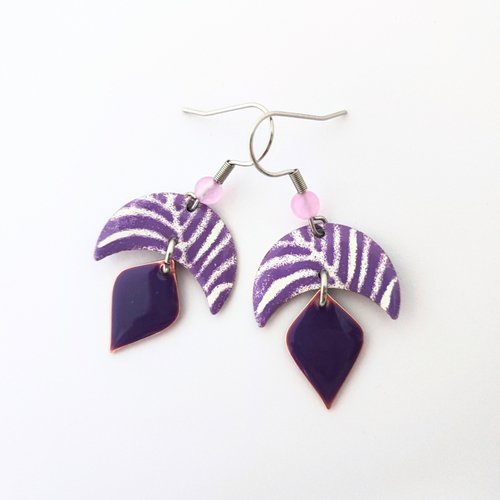 Boucles d'oreilles mauves, graphiques et originales