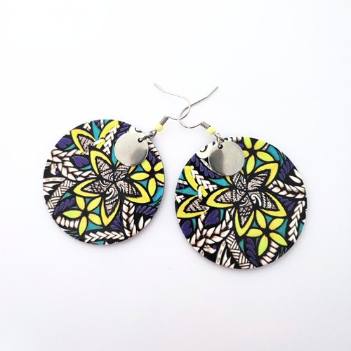 Boucles d'oreilles motifs fleurs colorées