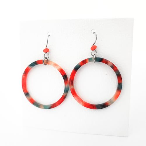 Boucles d’oreilles en acétate coloré, perles rouges & attaches en acier inoxydable