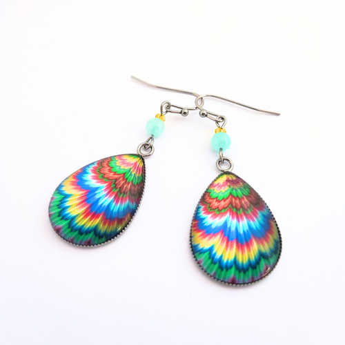 Boucles d'oreilles gouttes, motif abstrait, cabochons colorés