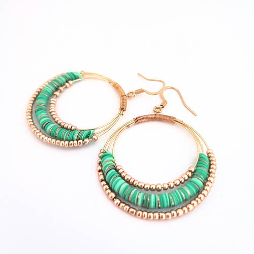 Boucles d'oreilles bohème chic, acier doré et perles bleu vert