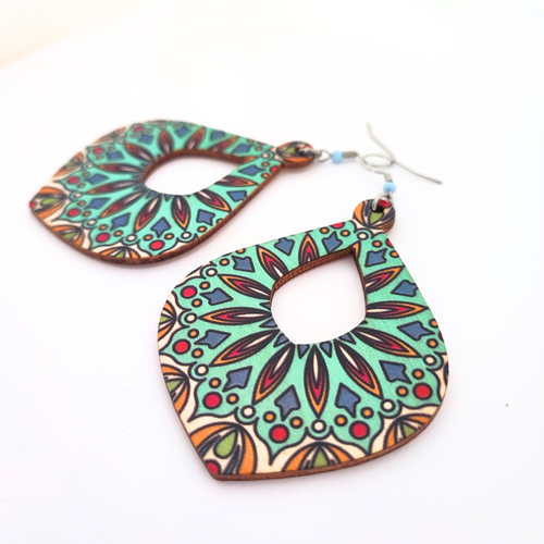 Boucles d'oreilles motif colorés, en bois