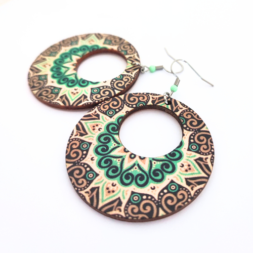 Boucles d'oreilles motif colorés, en bois