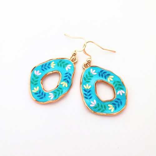 Boucles d'oreilles turquoises, bijou émaillé, motifs fleuris