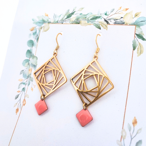 Boucles d'oreilles géométriques bronze et rose saumon, bijou original et élégant