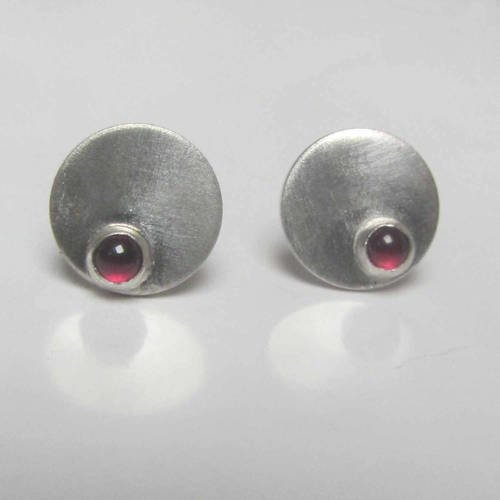 Puces boucles d'oreilles en argent brossé et grenat rouge bordeaux 