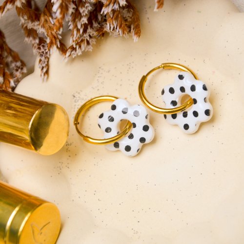 Fleurs pois noirs — boucles d'oreilles faites main