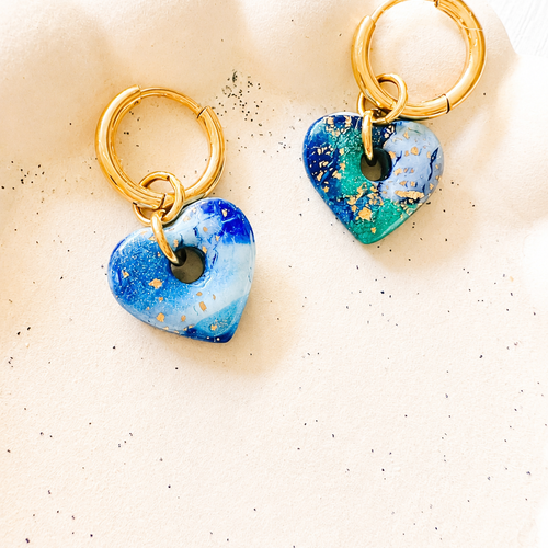 Mini créoles cœur bleu inspirées des lagons bretonnes