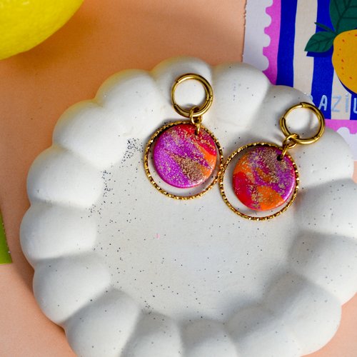 Les naya — boucles d’oreilles rose et orange inspirées des fleurs de vacances – créoles dorées fait main