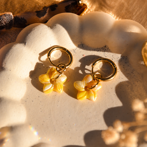 Les juline – boucles d’oreilles fleur jaunes et dorées | bijou fait main bohème