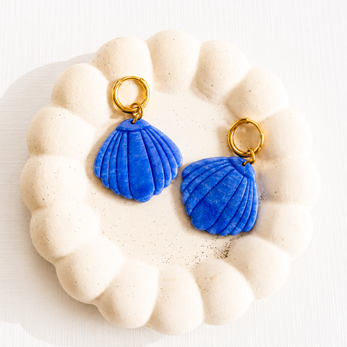Créoles coquillage bleues inspirées de l’océan