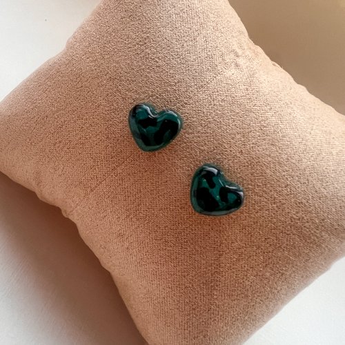 Puces d'oreilles cœur vert émeraude motif léopard