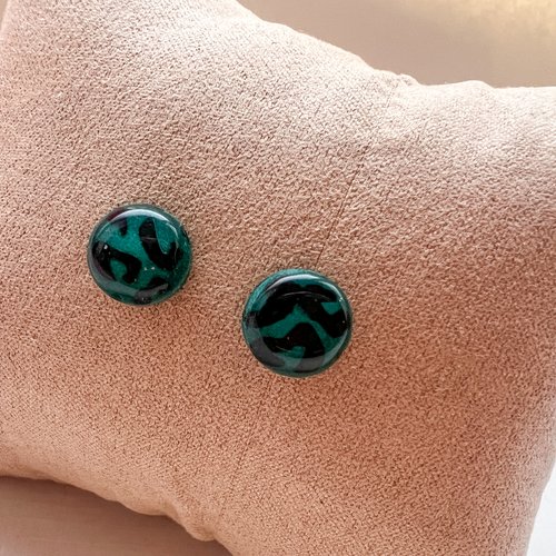 Puces d'oreilles rondes léopard vert émeraude