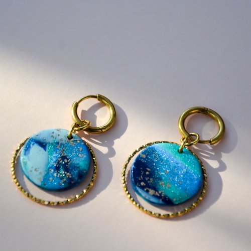 Mini créoles bohèmes bleues inspirées de l’océan