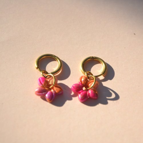 Les juline — boucles d’oreilles fleurs rose et orange – créoles dorées fait main lumineuses