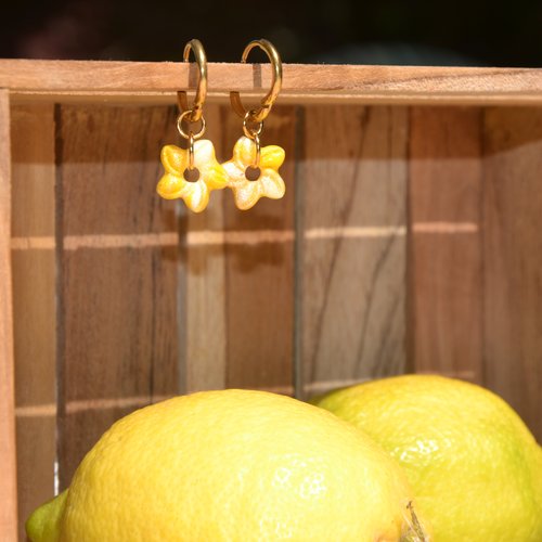 Les juline – boucles d’oreilles fleur jaunes et dorées | bijou fait main bohème