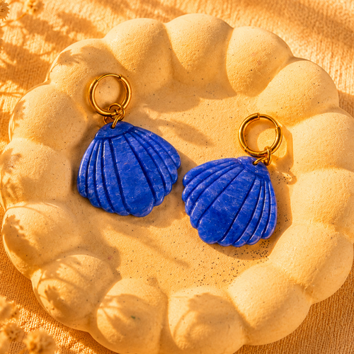 Boucles d’oreilles coquillage bleu | créoles dorées acier inoxydable | bijoux été femme | boucles légères plage bohème
