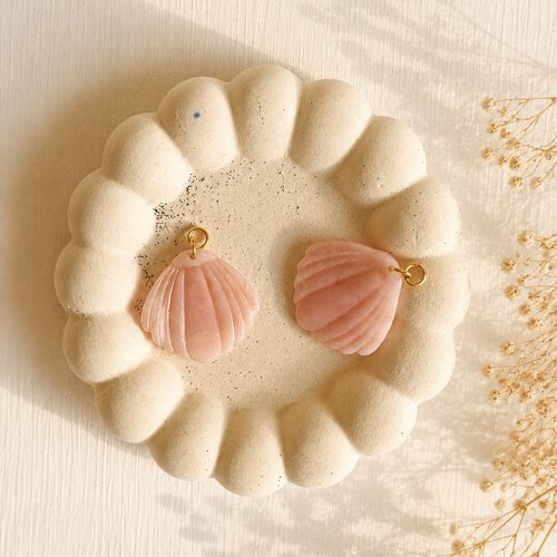 Pampille coquillage sable au style bohème chic