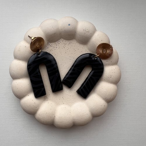 Boucles d'oreilles arche zébrée noire