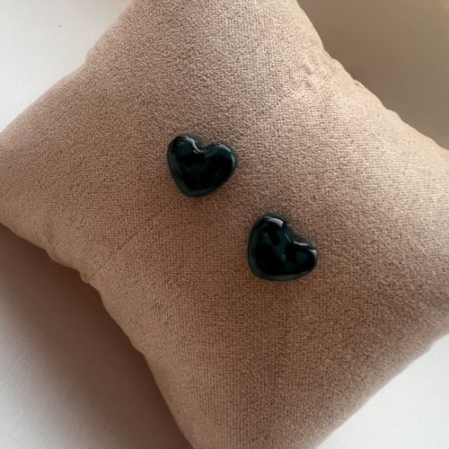 Puces d'oreilles cœur vert émeraude motif léopard