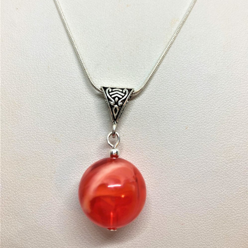 Ambre orangé pendentif perle de18mm sur cordon coton ciré noir 45/50 cm