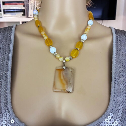 Collier avec pendentif pierre en agate jaune marbrée 46 cm bijou femme