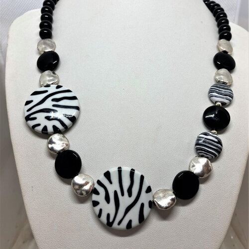Collier onyx noir, céramique, howlite, création originale 51 cm bijou femme
