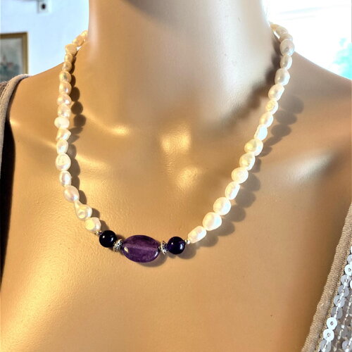 Collier perles de culture (késhi) blanche baroque et améthyste mi-long 49 cm bijou femme