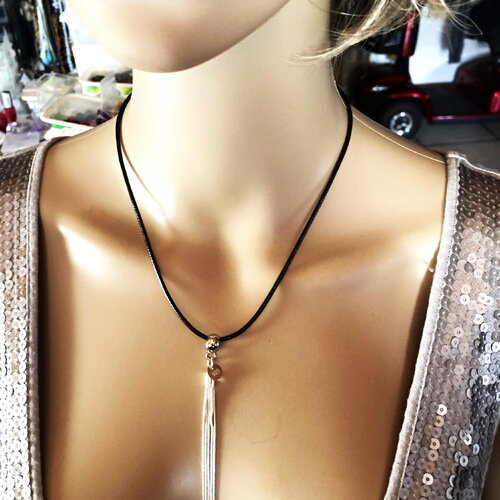 Pendentif élégant sur collier cordon en coton ciré noir 45/50 cm bijou femme