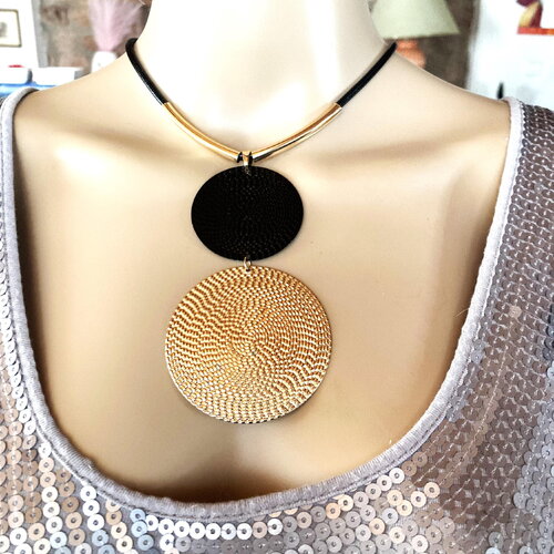 Pendentif doré et noir métal fin plat sur collier 47/53cm cordon 2mm en coton noir bijou femme