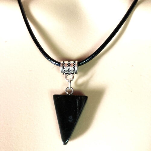 Pendentif onyx noir pierre triangle sur collier cordon noir 45/50 cm bijou homme femme