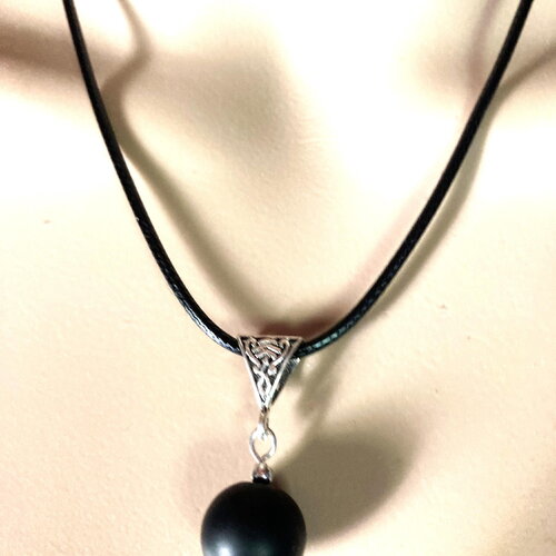 Pendentif onyx noir mat pierre ronde 14mm sur collier cordon noir 45/50 cm bijou homme femme
