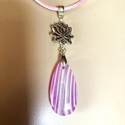 Pendentif pierre en agate rose et fleur de lotus sur collier cordon rose ou noir 45/50 cm bijou femme