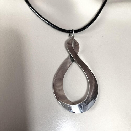 Pendentif original en métal sur collier cordon en coton ciré noir 45/50 cm bijou femme