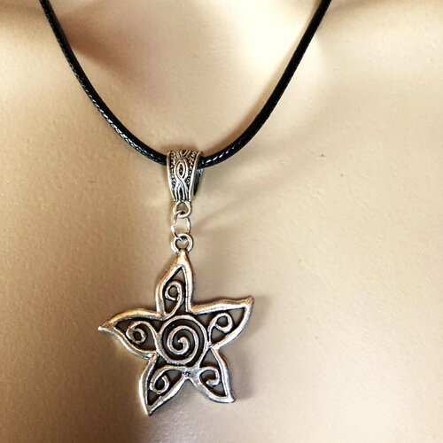 Pendentif étoile en acier inoxydable sur collier cordon en coton ciré noir 45/50 cm bijou femme