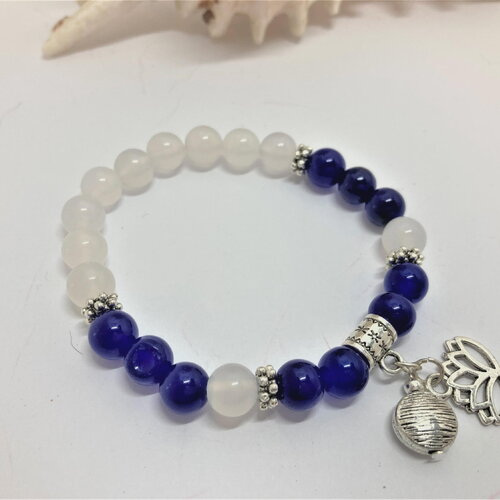 Agate bleue agate blanche bracelet tendance de 16 à 19 cm perles de 8mm avec breloques bijou femme