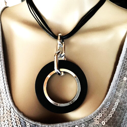 Pendentif cercle bois noir et métal argenté sur collier/sautoir jeu de 6 cordons noir 65/71 cm bijou femme