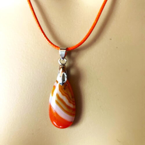 Pendentif pierre en agate orange sur collier cordon orange ou noir 45/50 cm bijou femme