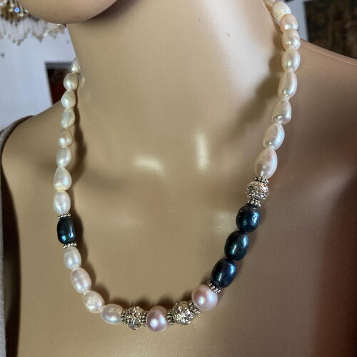 Perles de culture noires et blanches et rose baroques collier 50 cm bijou femme