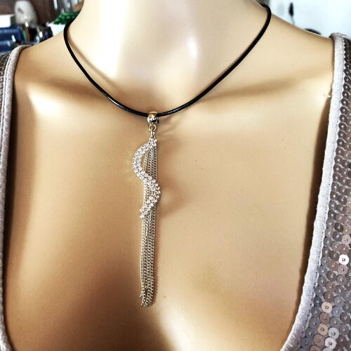 Pendentif élégant sur collier cordon en coton ciré noir 45/50 cm bijou femme