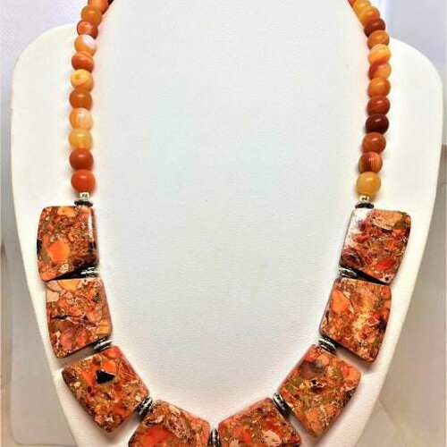 Collier agate mat et jaspe grosses pierres plates à la base 52cm très original bijou femme