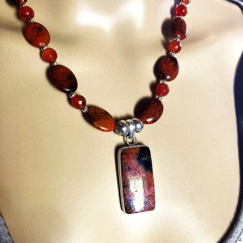 Collier agate jaspée, pendentif rhodonite marbrée marron/rosé/noir 48 cm bijou femme