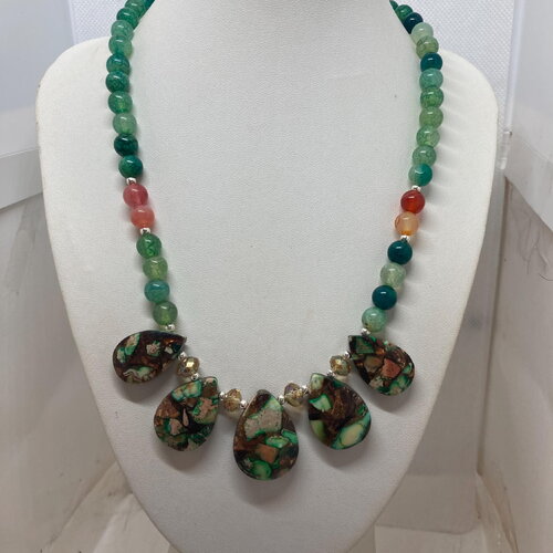 Collier agate veinée et jaspe superbe avec grosses pierres plates à la base 49 cm très original bijou femme.